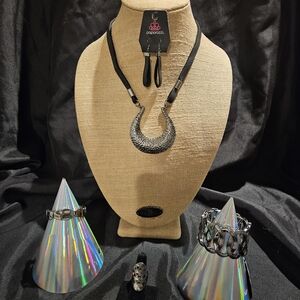 Paparazzi Black and Silver Necklace Set